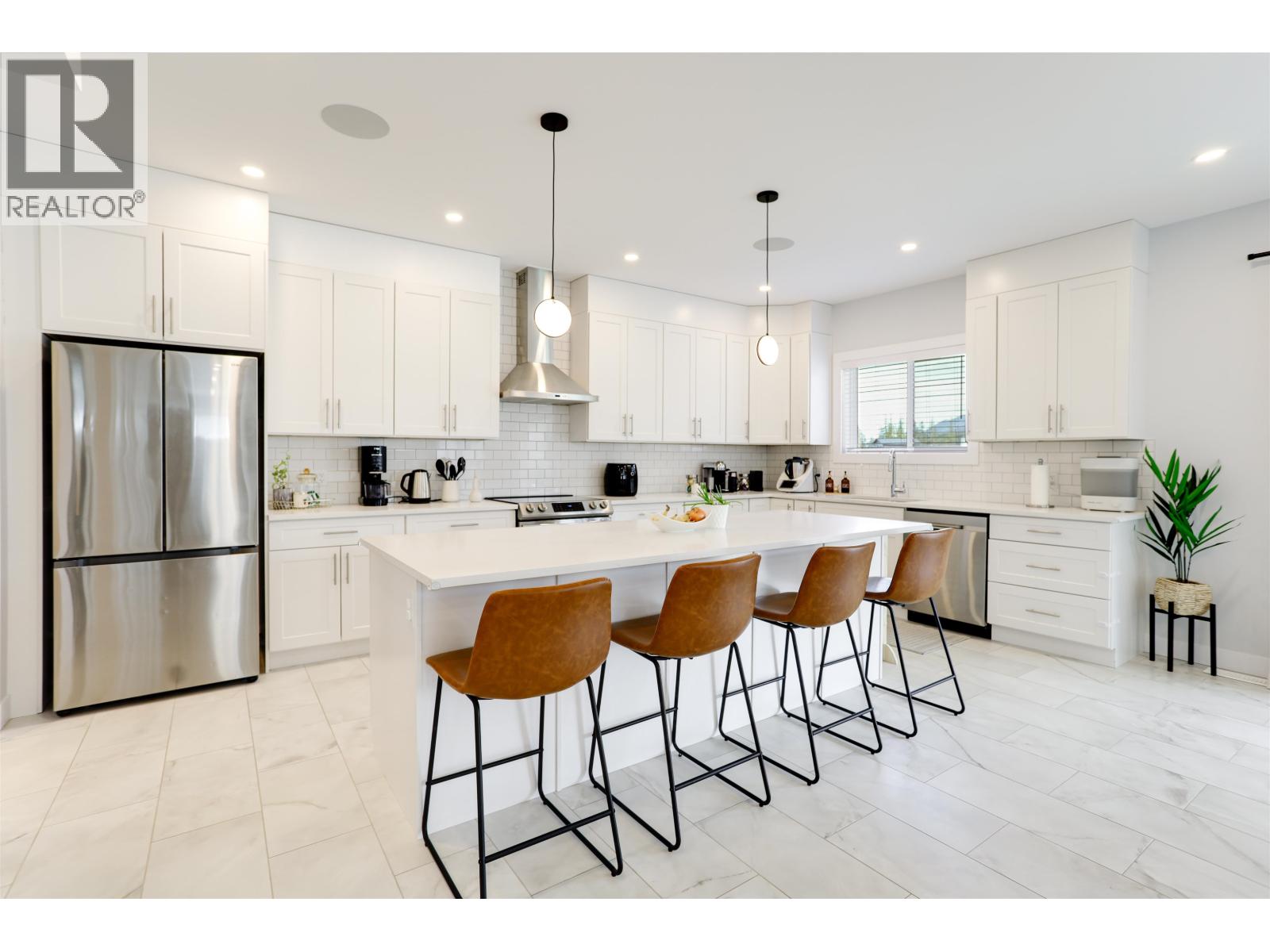 6 ROBINSON STREET - 6