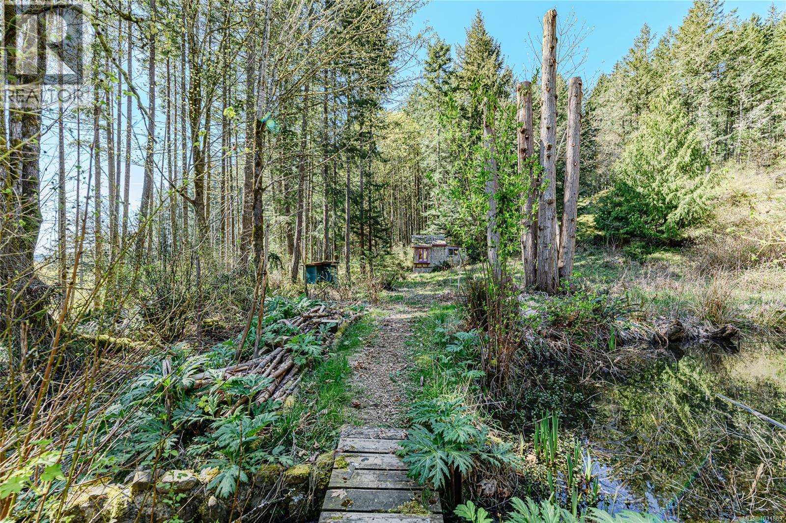 Path to sleeping cabin.