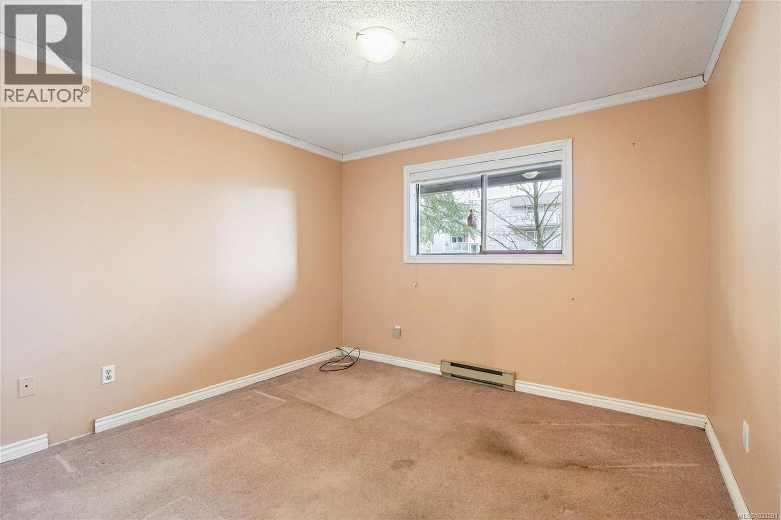 202 3255 Glasgow Avenue, Saanich