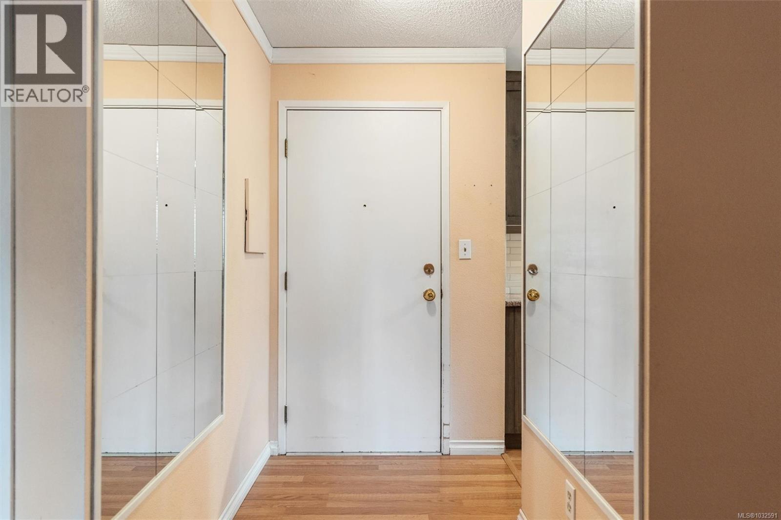 202 3255 Glasgow Avenue, Saanich