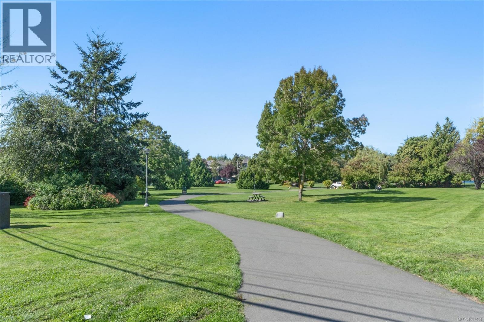 202 3255 Glasgow Avenue, Saanich