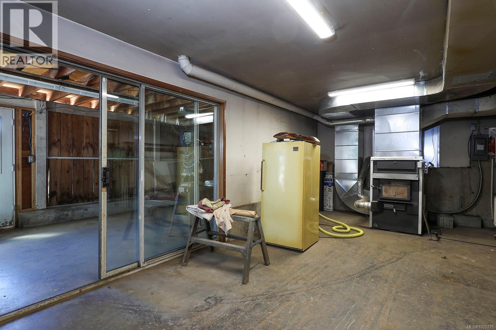 2099 Idiens Way — photo 30