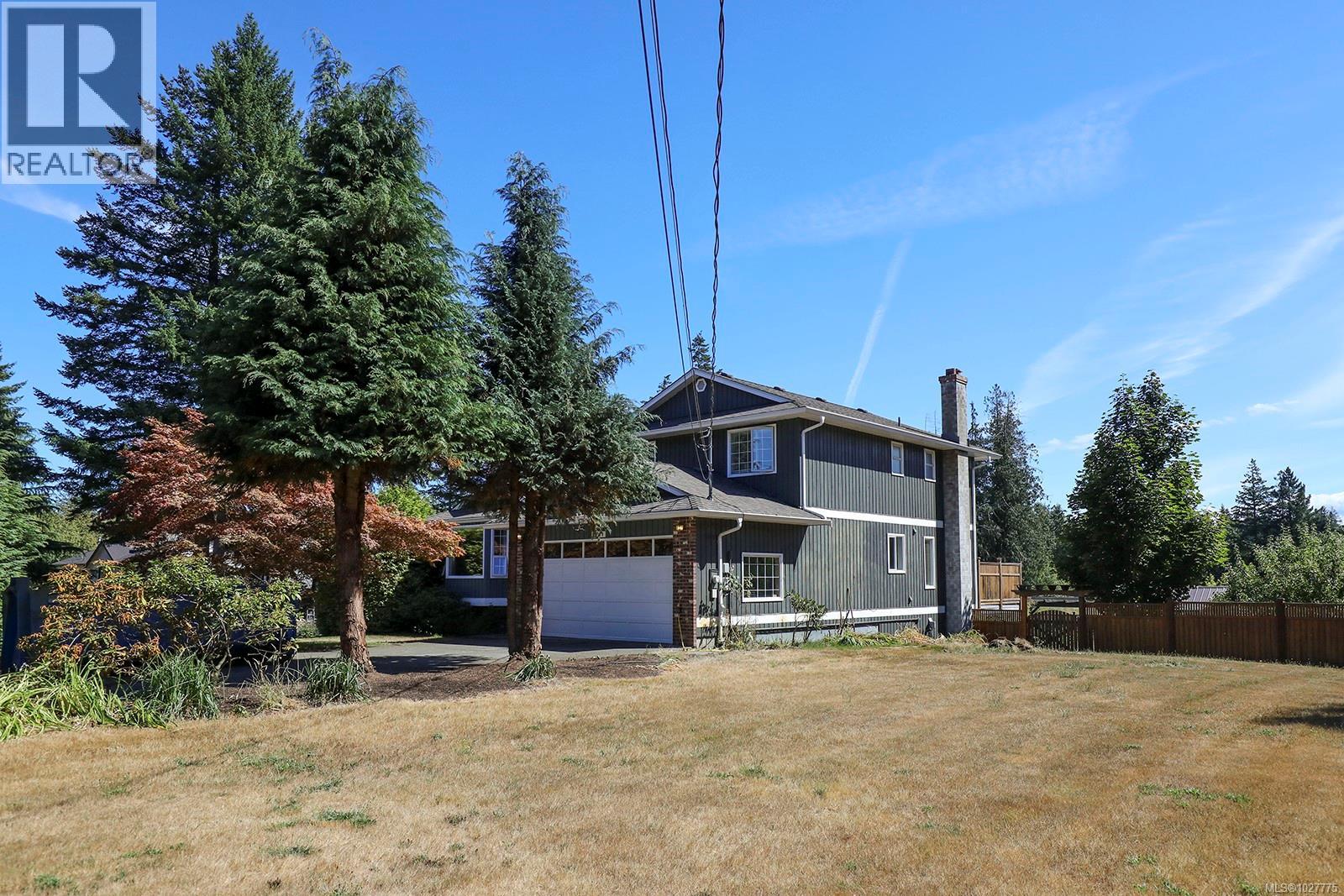 3.26 of an acre fully fenced lot