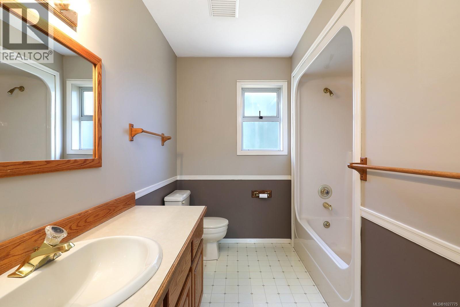 4 PC main bath