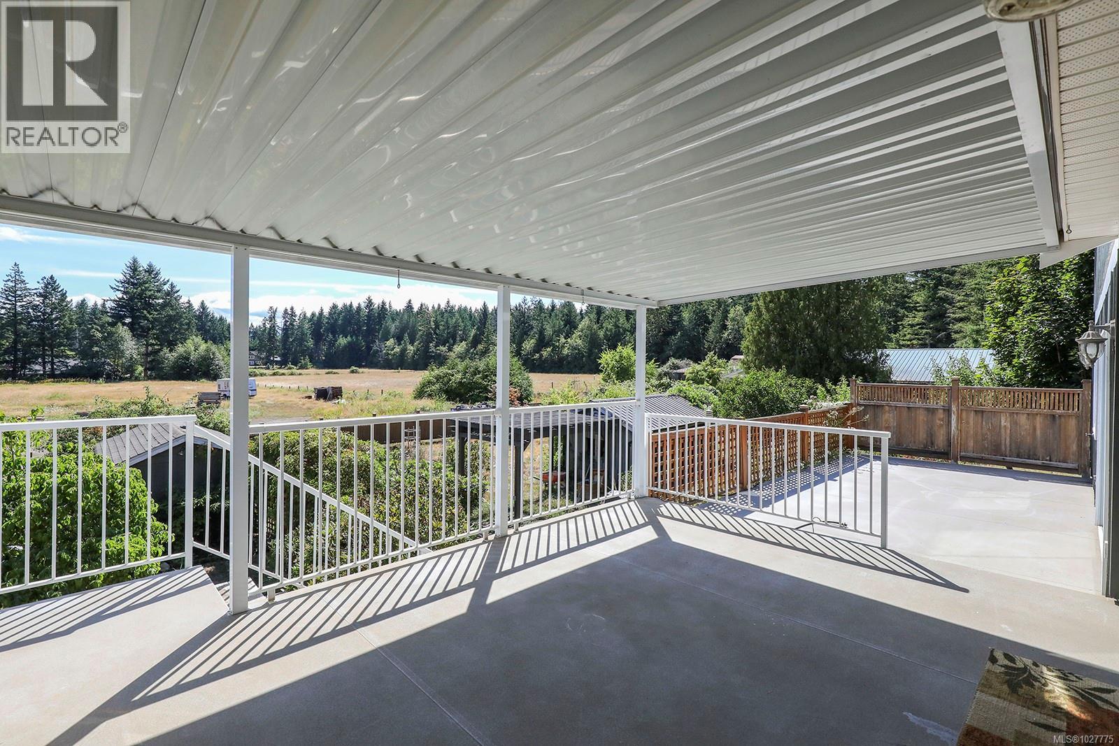 Covered back deck