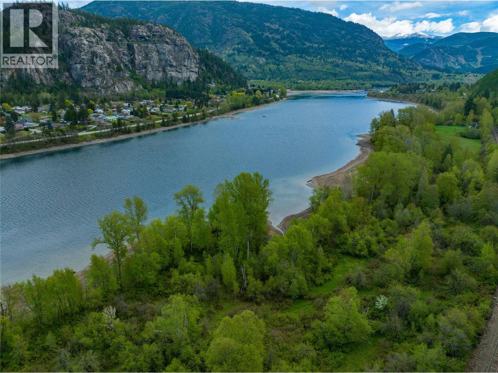  1601 ARROW LAKES Drive, Castlegar