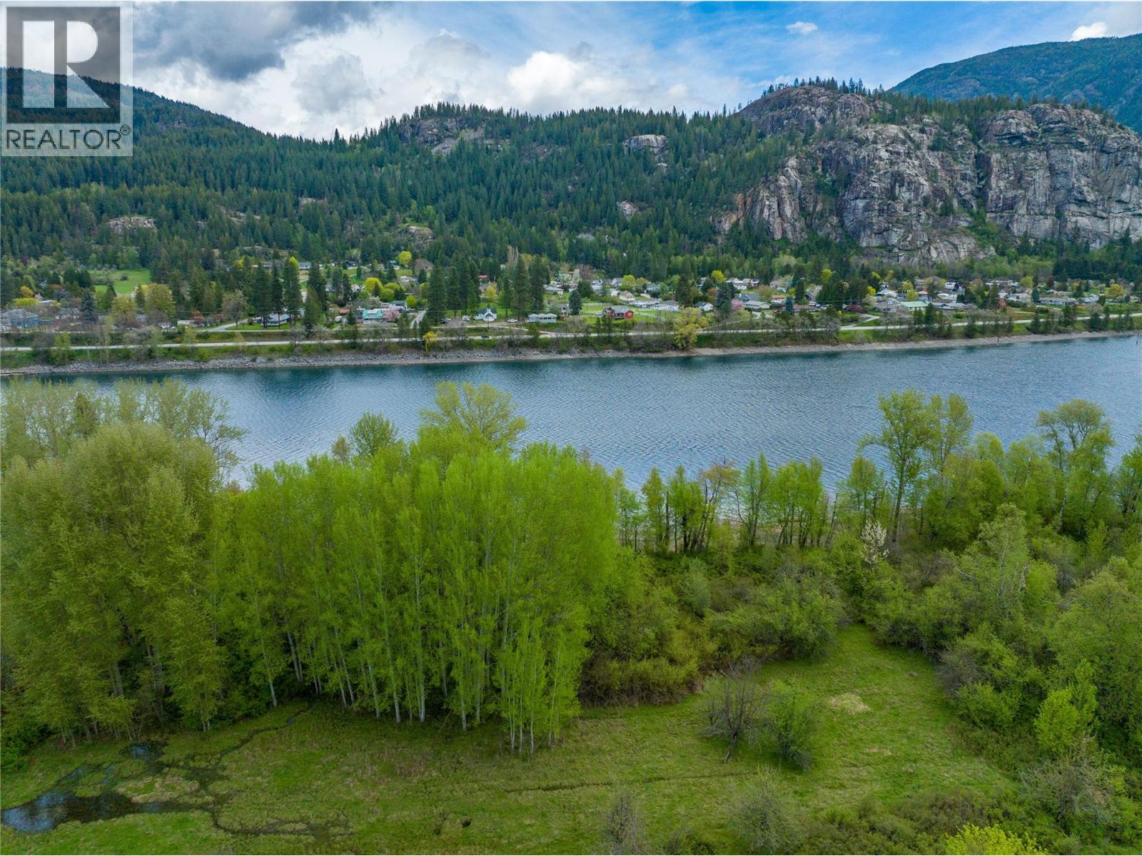  1601 ARROW LAKES Drive, Castlegar