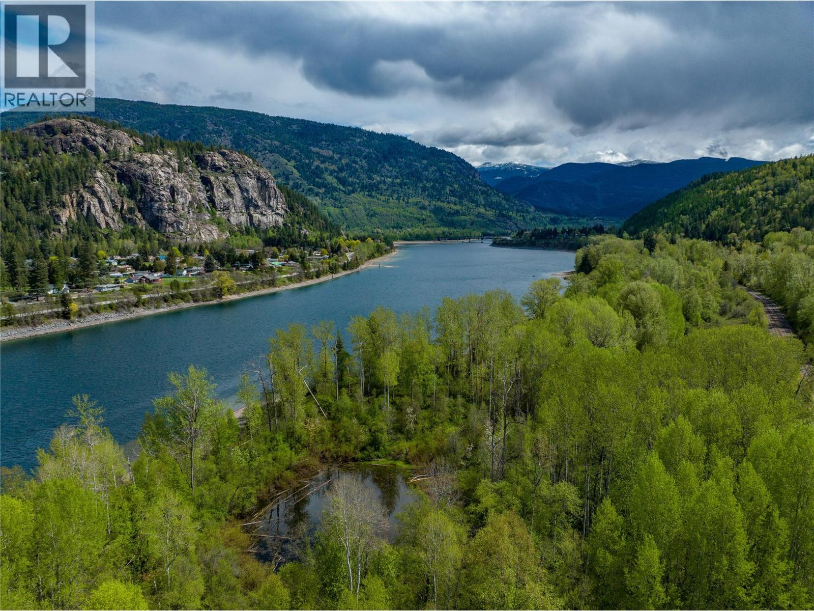  1601 ARROW LAKES Drive, Castlegar