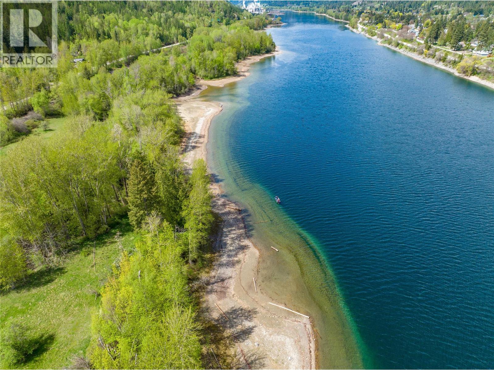  1601 ARROW LAKES Drive, Castlegar