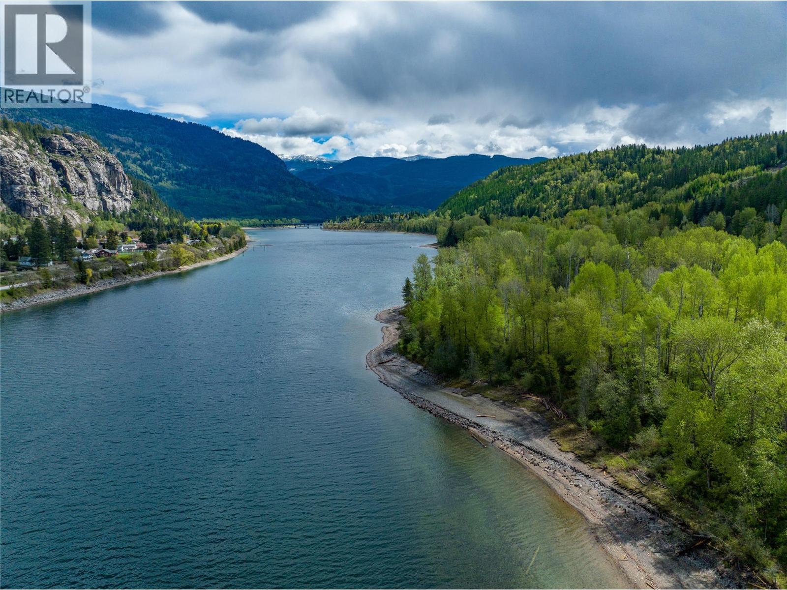  1601 ARROW LAKES Drive, Castlegar