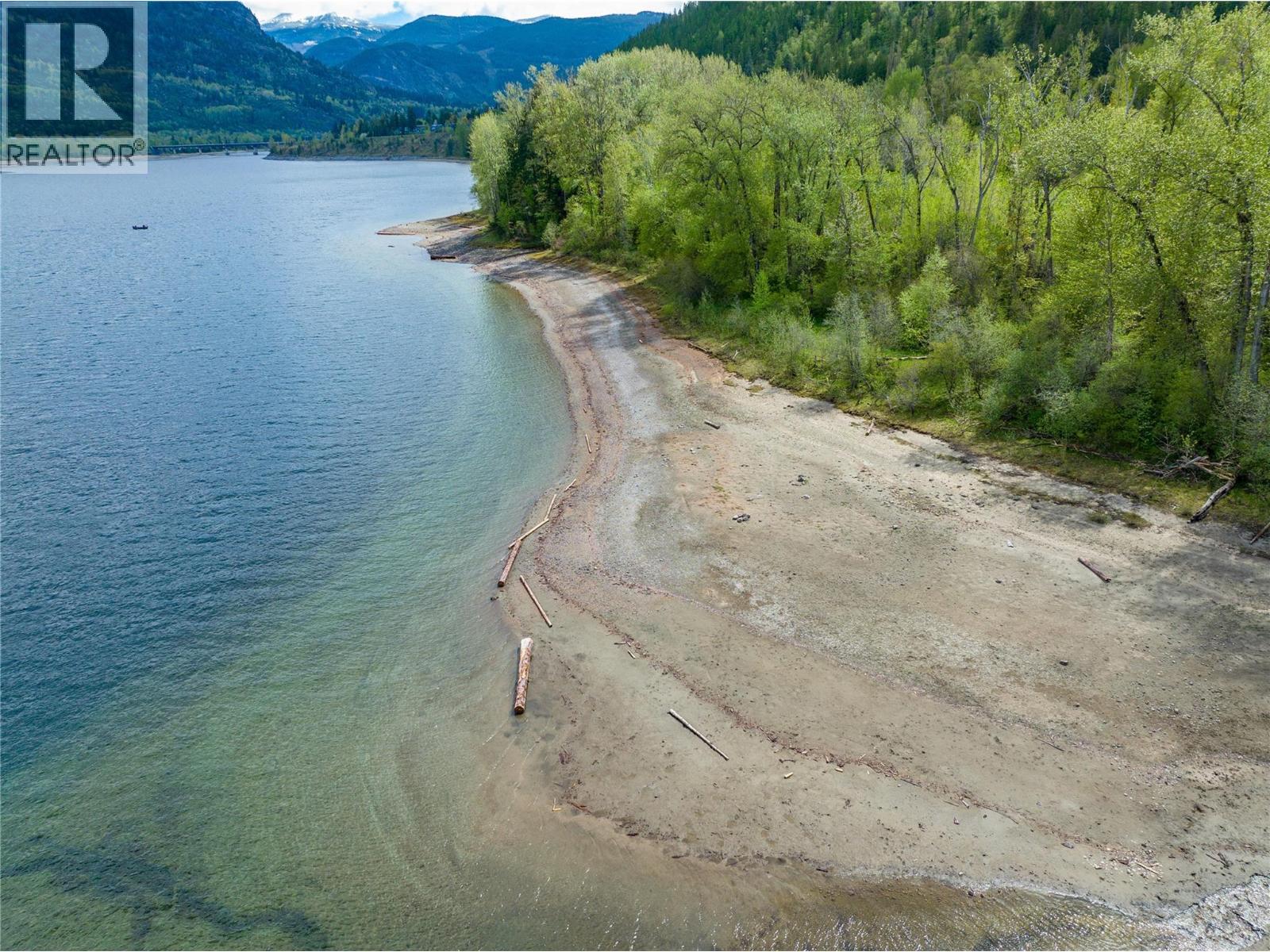  1601 ARROW LAKES Drive, Castlegar