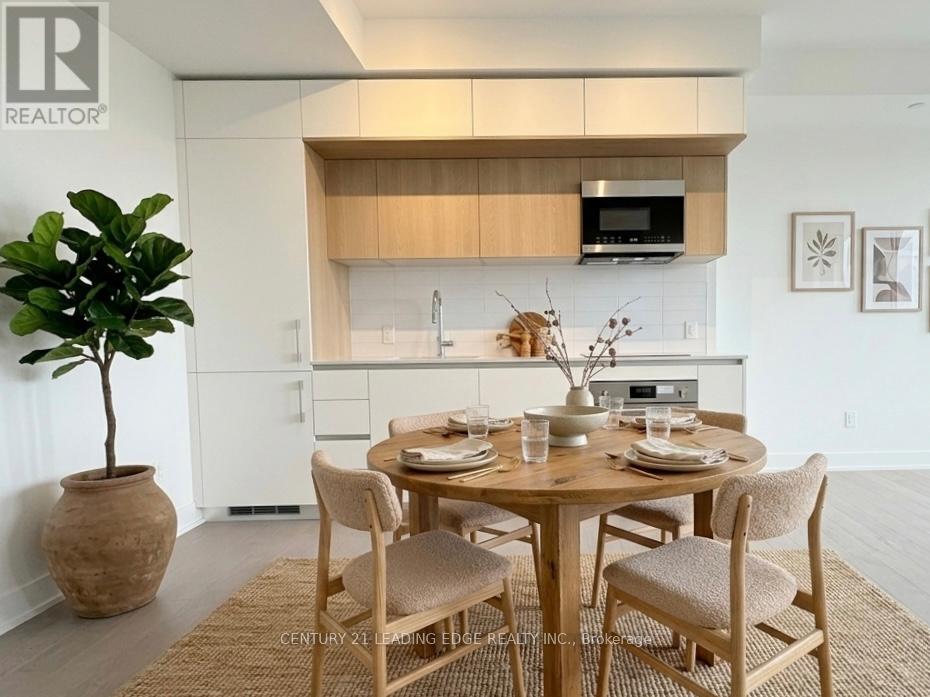 702 - 322 DUPONT STREET