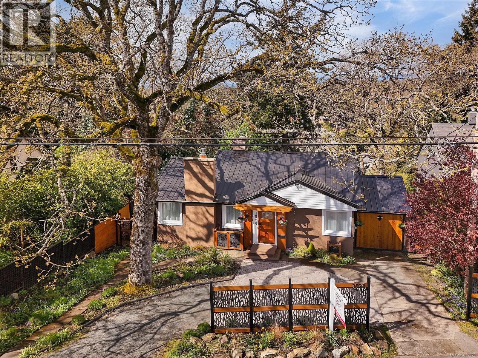  3528 Richmond Road, Saanich