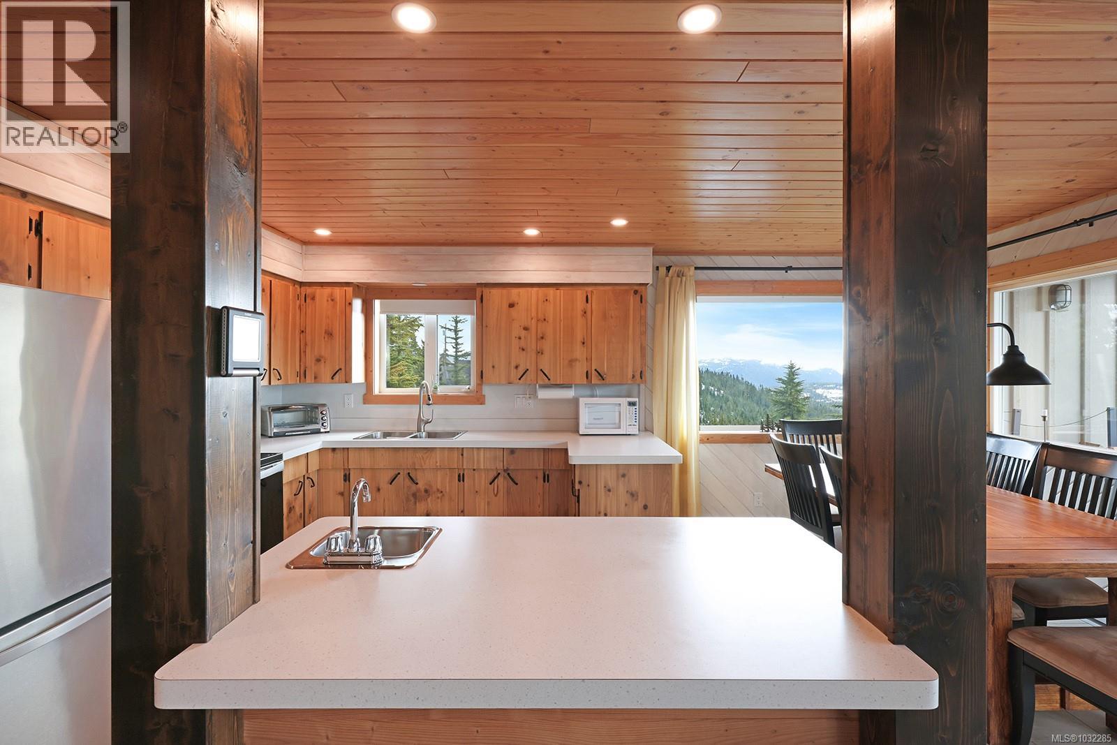 785 Jutland Terr, Courtenay