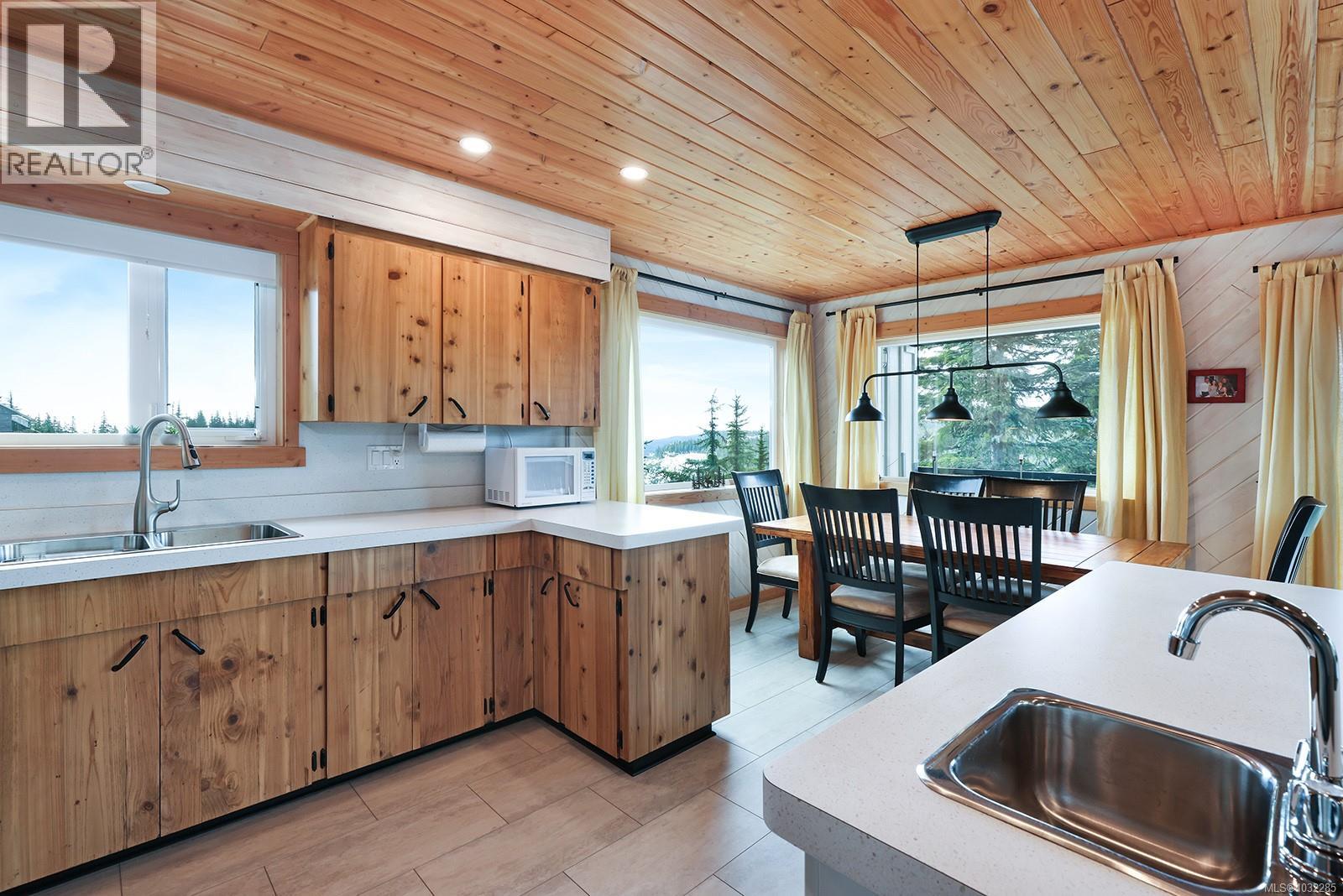 785 Jutland Terr, Courtenay