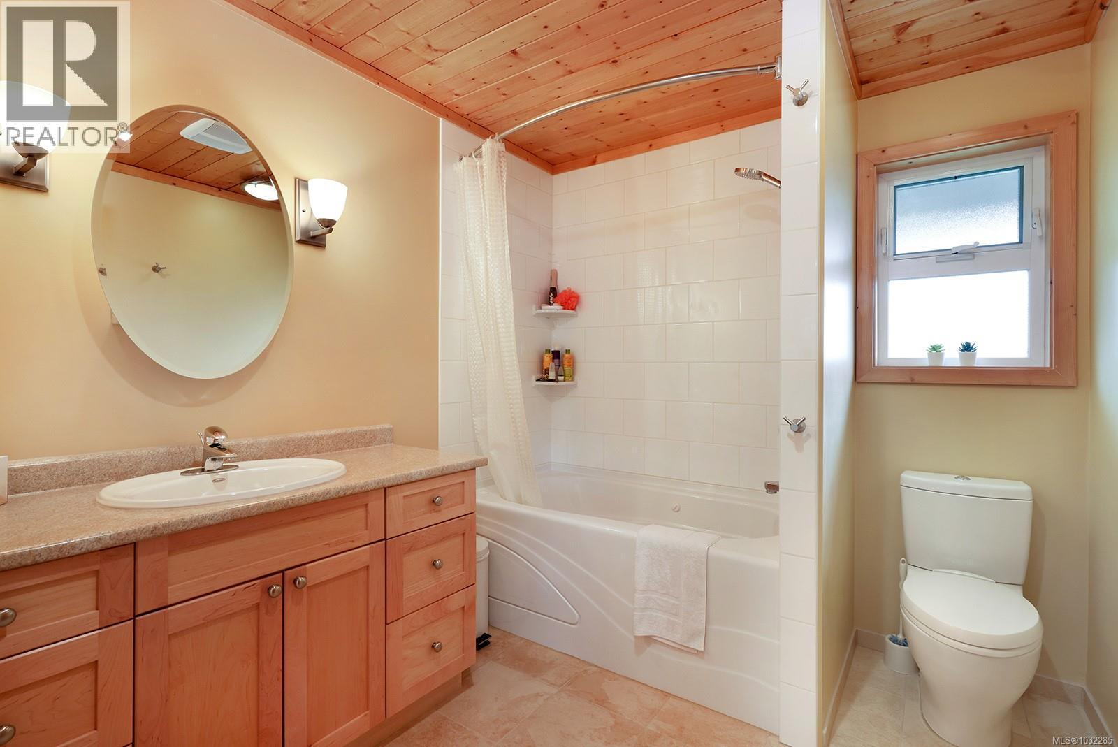 785 Jutland Terr, Courtenay