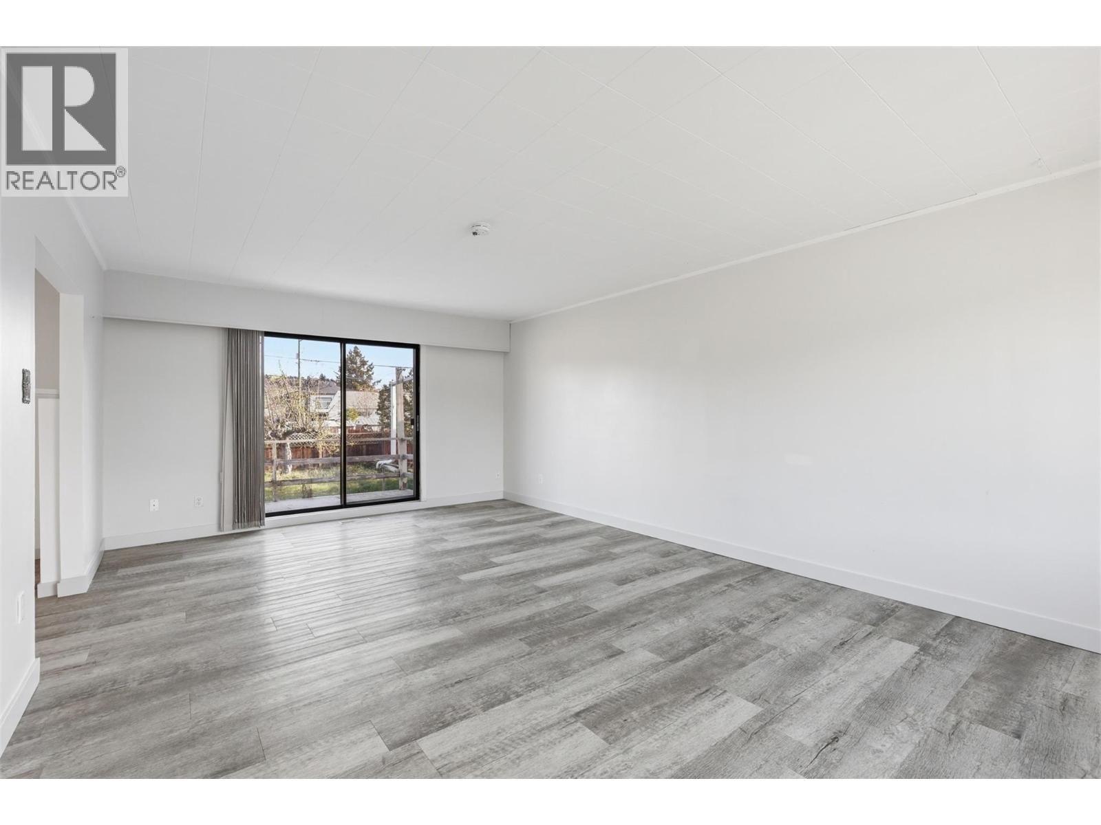 1144 SHERBROOKE AVENUE - 6