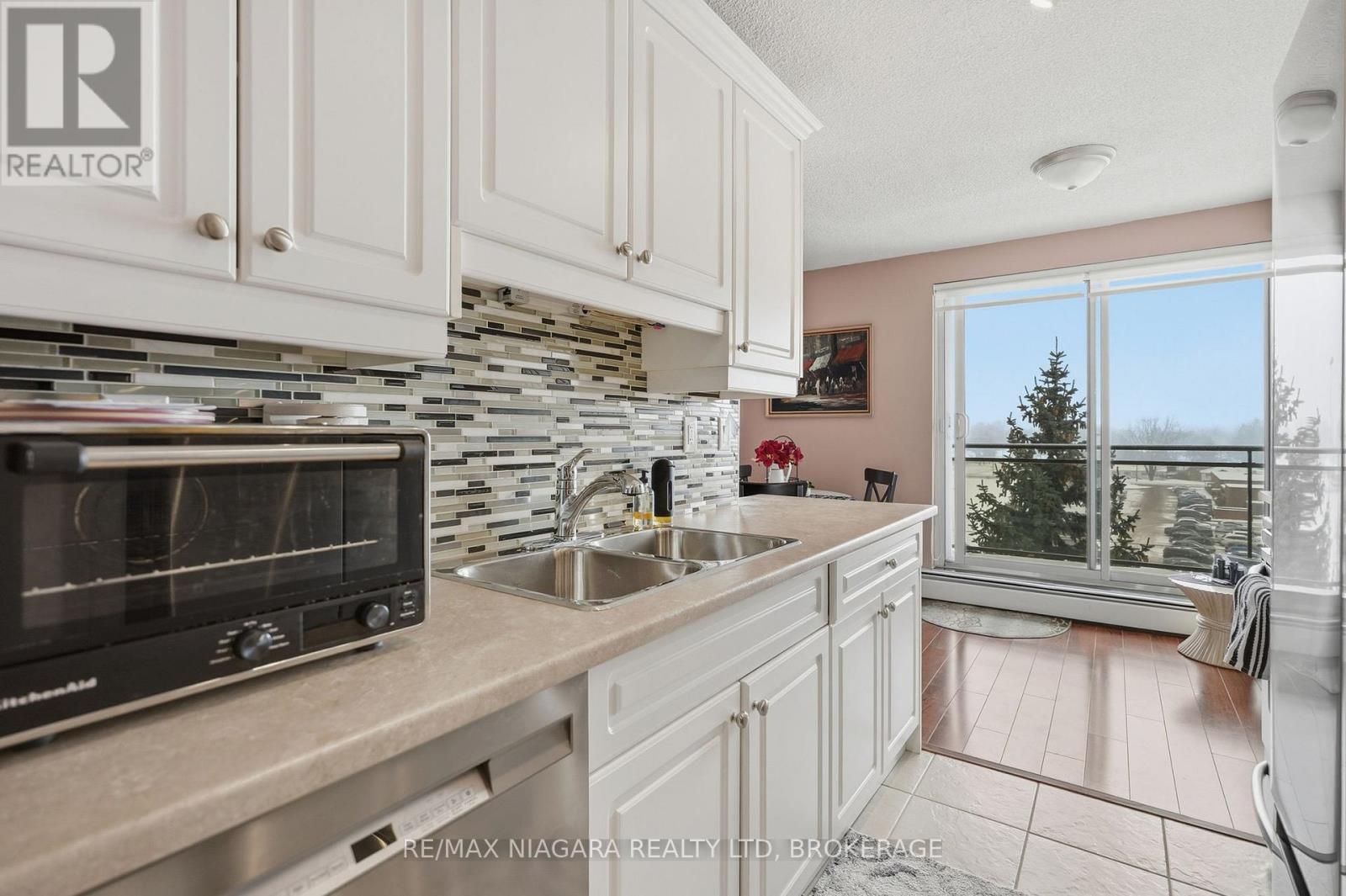 601 - 6390 HUGGINS STREET — photo 14