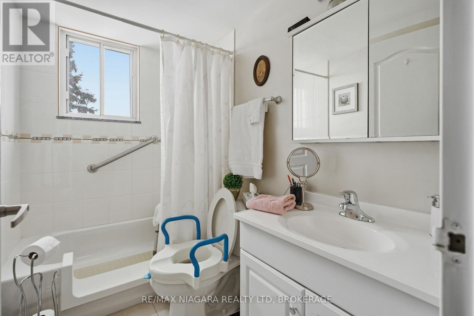 601 - 6390 HUGGINS STREET — photo 20