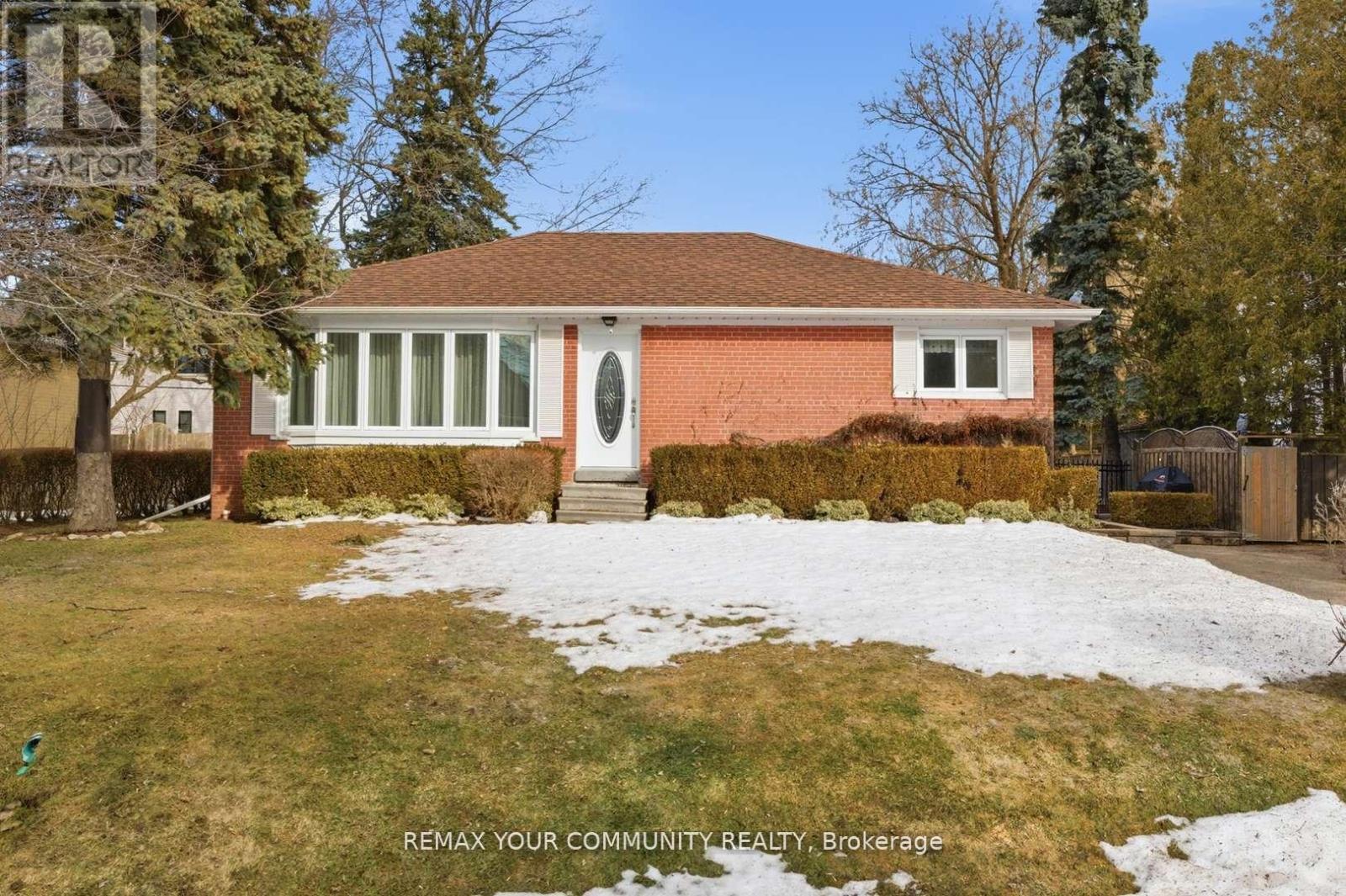 154 HOLLINGSWORTH DRIVE - 1