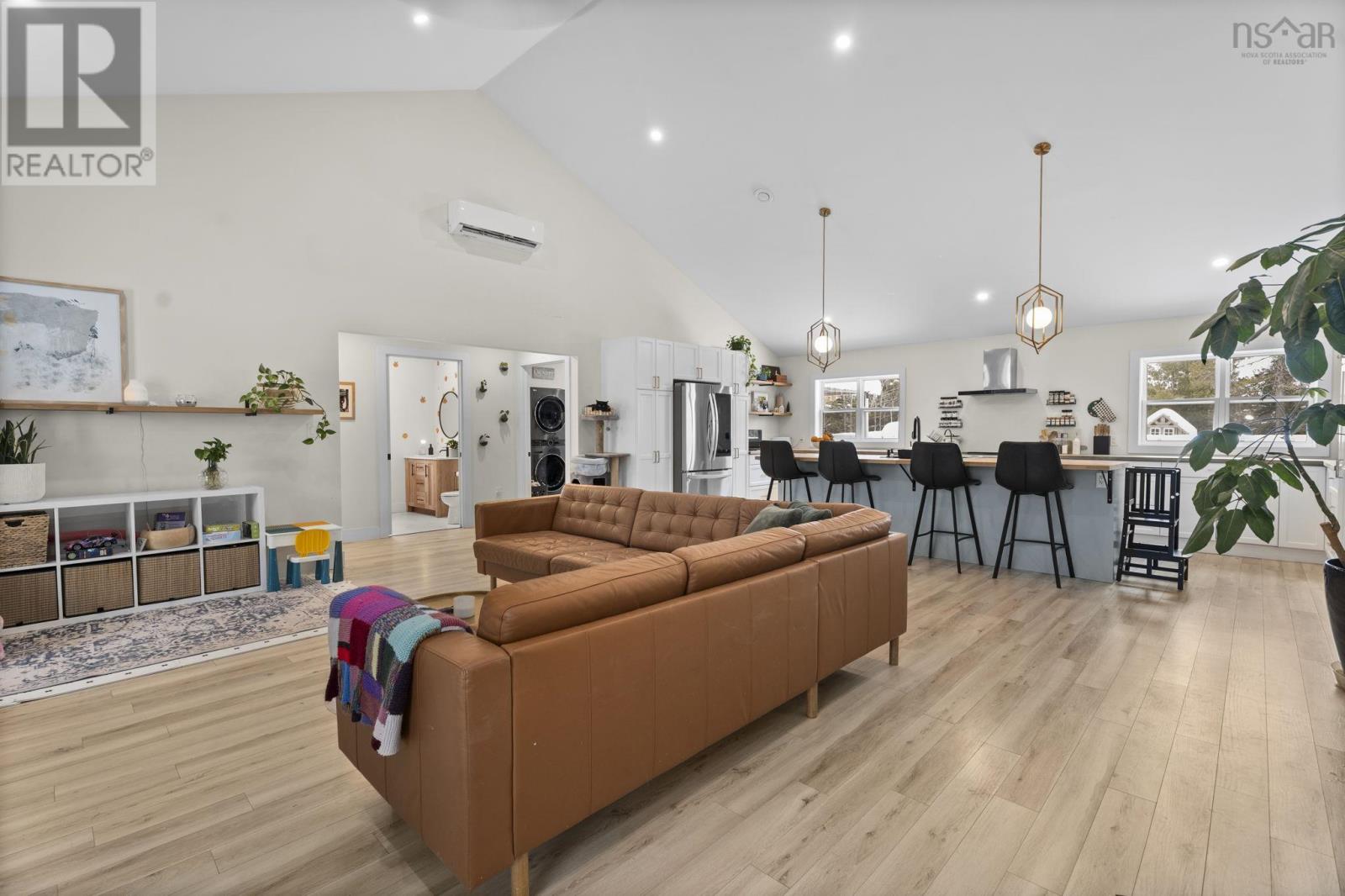 Property 30 of 50 of 20 Sunview Crescent