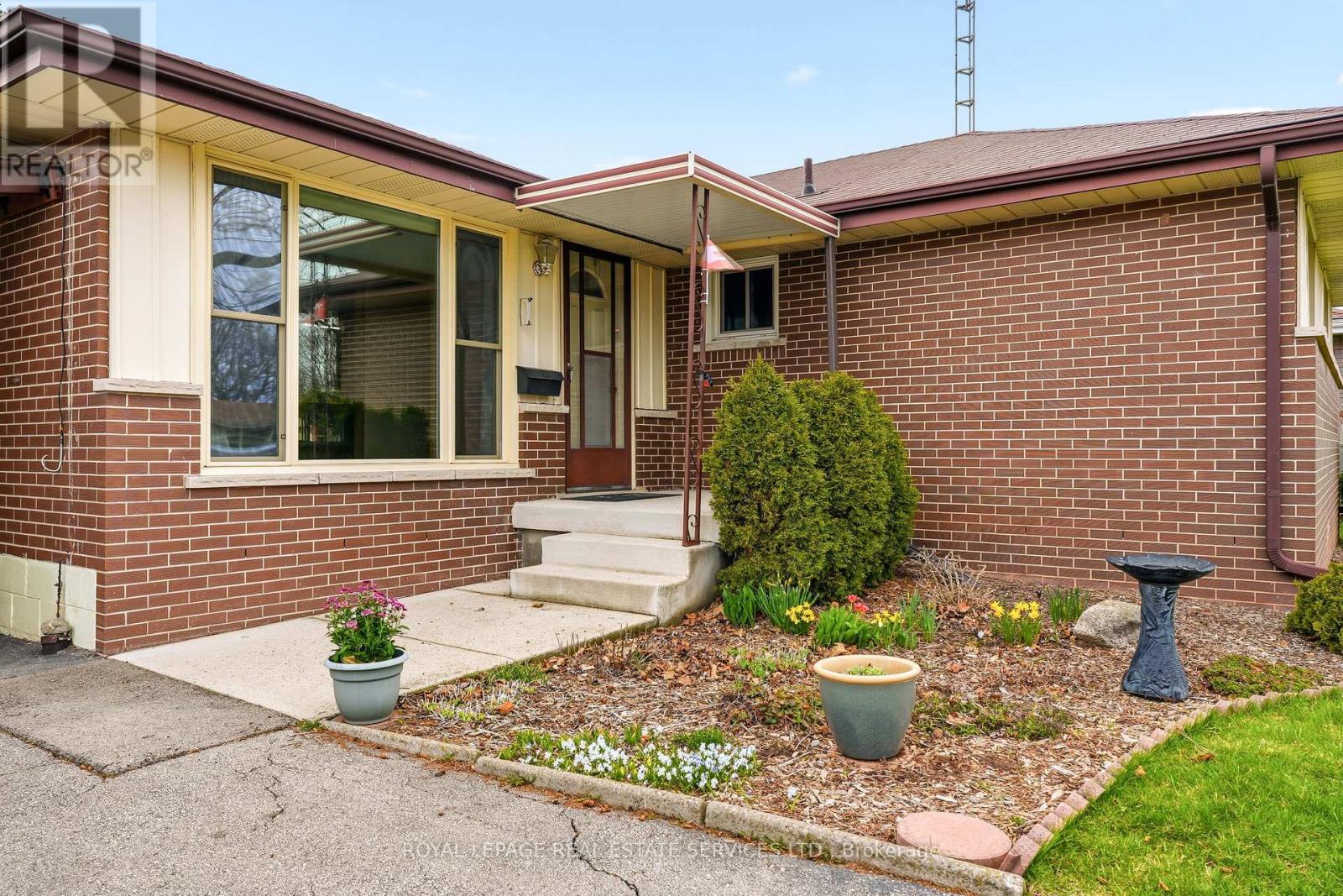 384 APPLEBY LINE - 4