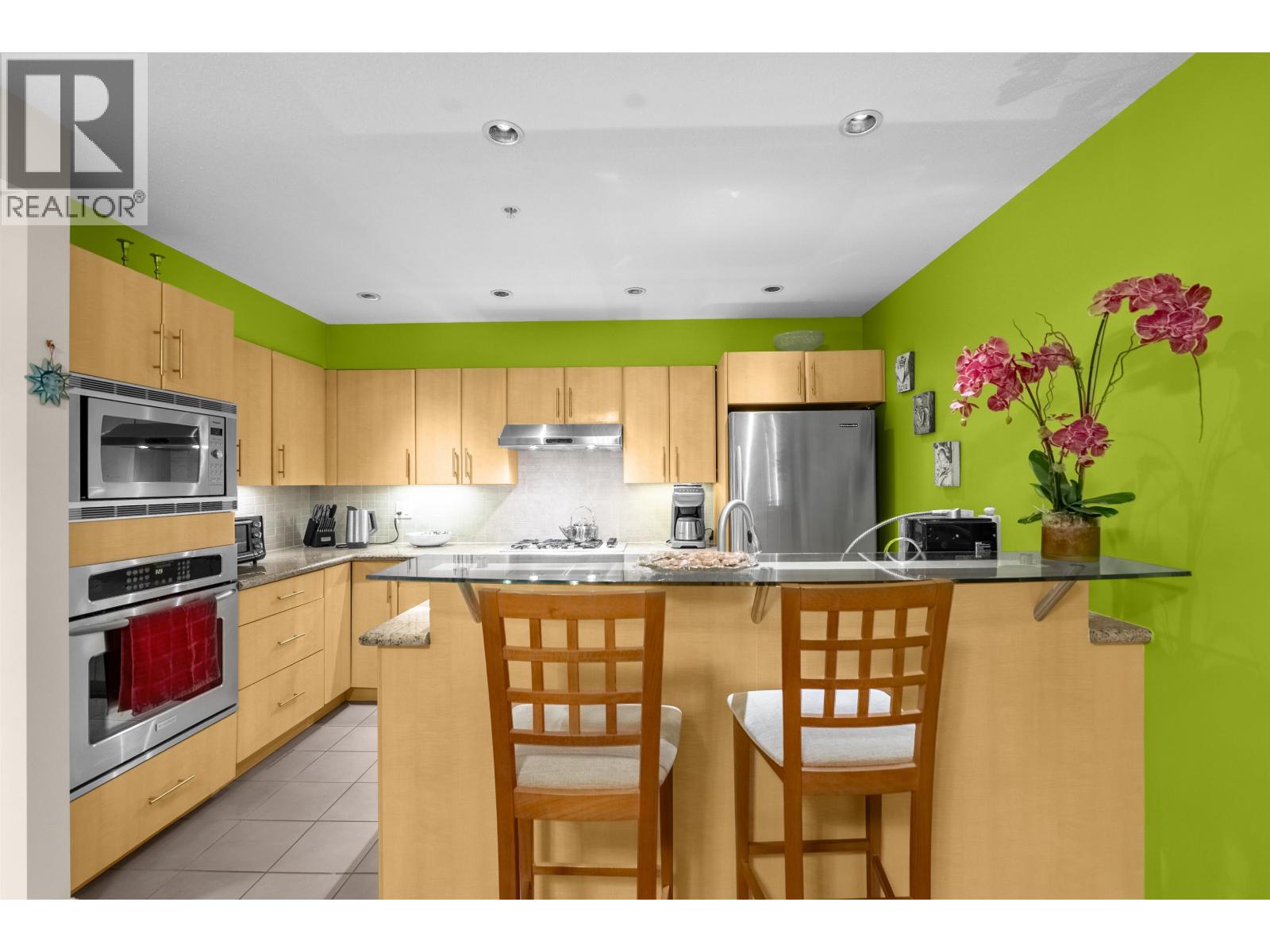 104 3750 EDGEMONT BOULEVARD, North Vancouver