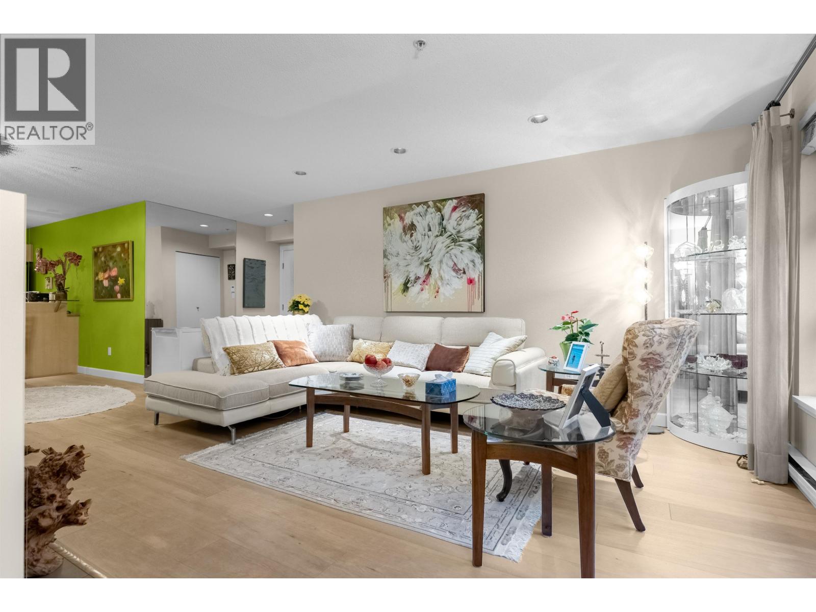 104 3750 EDGEMONT BOULEVARD, North Vancouver