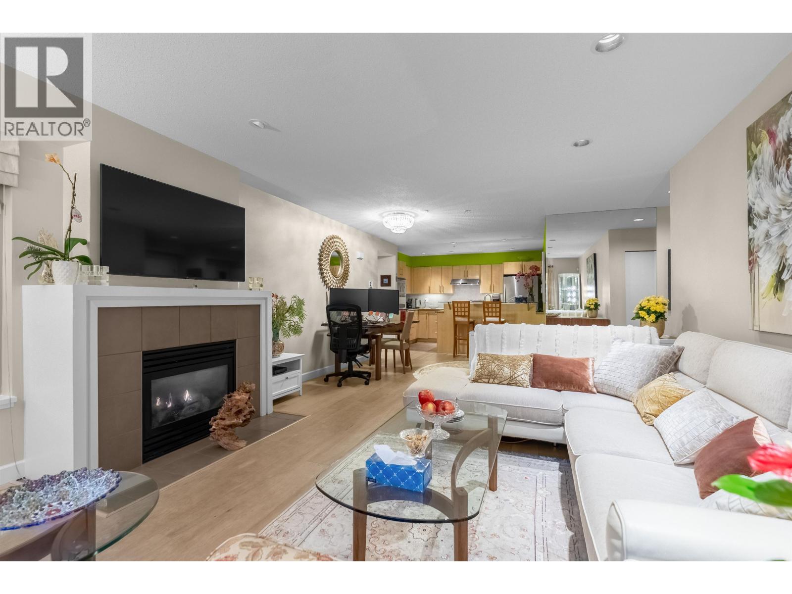 104 3750 EDGEMONT BOULEVARD, North Vancouver