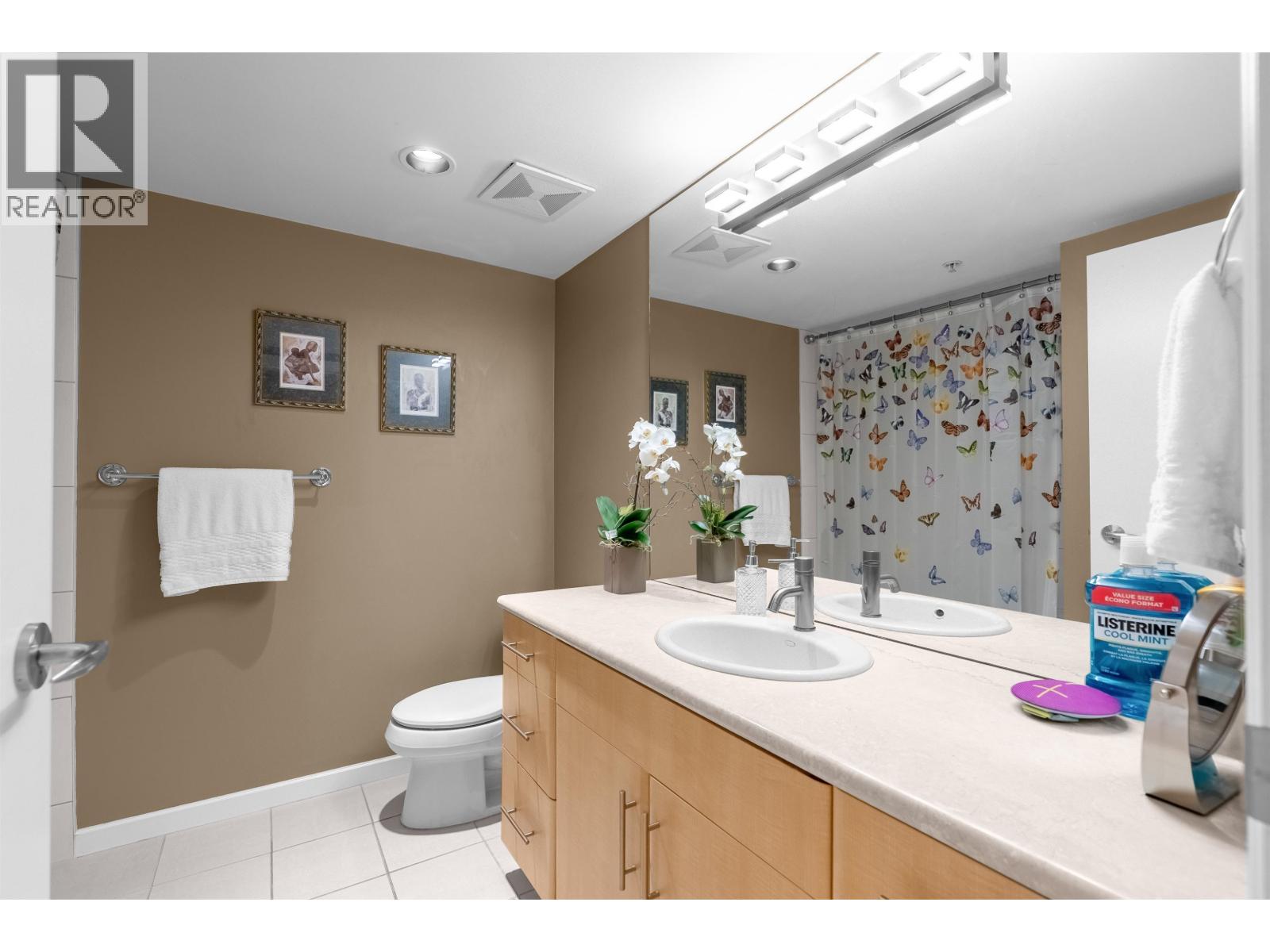 104 3750 EDGEMONT BOULEVARD, North Vancouver