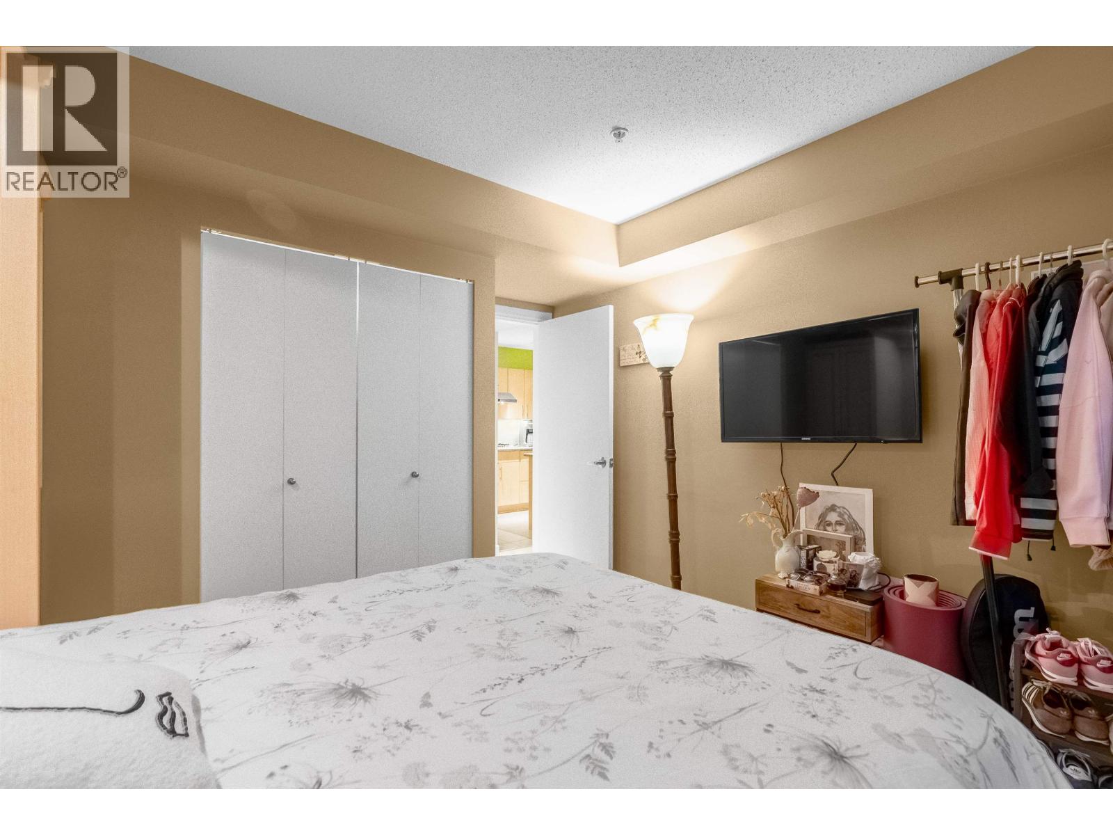 104 3750 EDGEMONT BOULEVARD, North Vancouver
