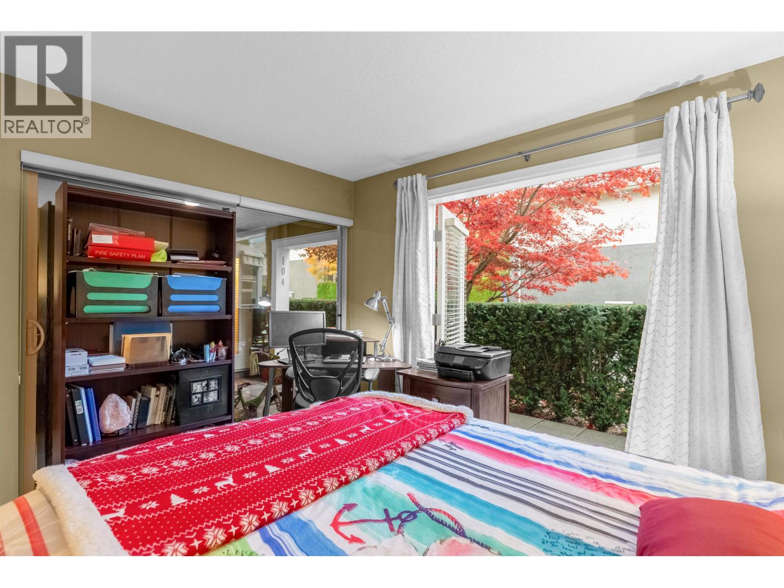 104 3750 EDGEMONT BOULEVARD, North Vancouver