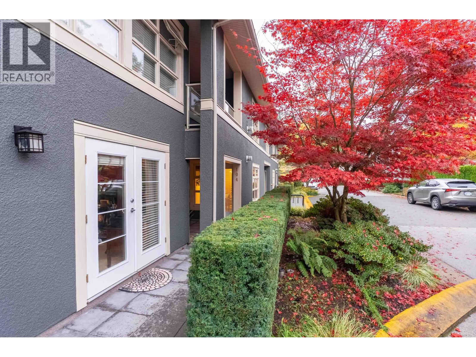 104 3750 EDGEMONT BOULEVARD, North Vancouver