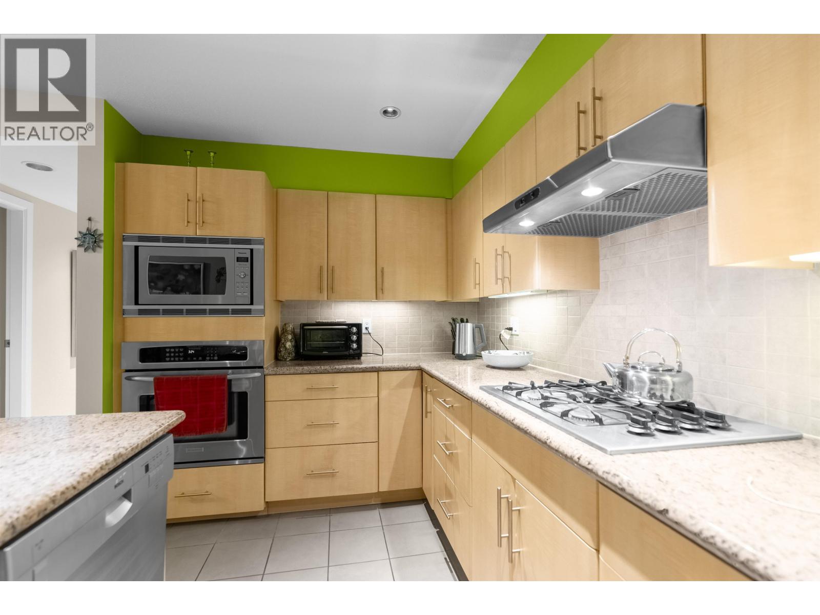 104 3750 EDGEMONT BOULEVARD, North Vancouver
