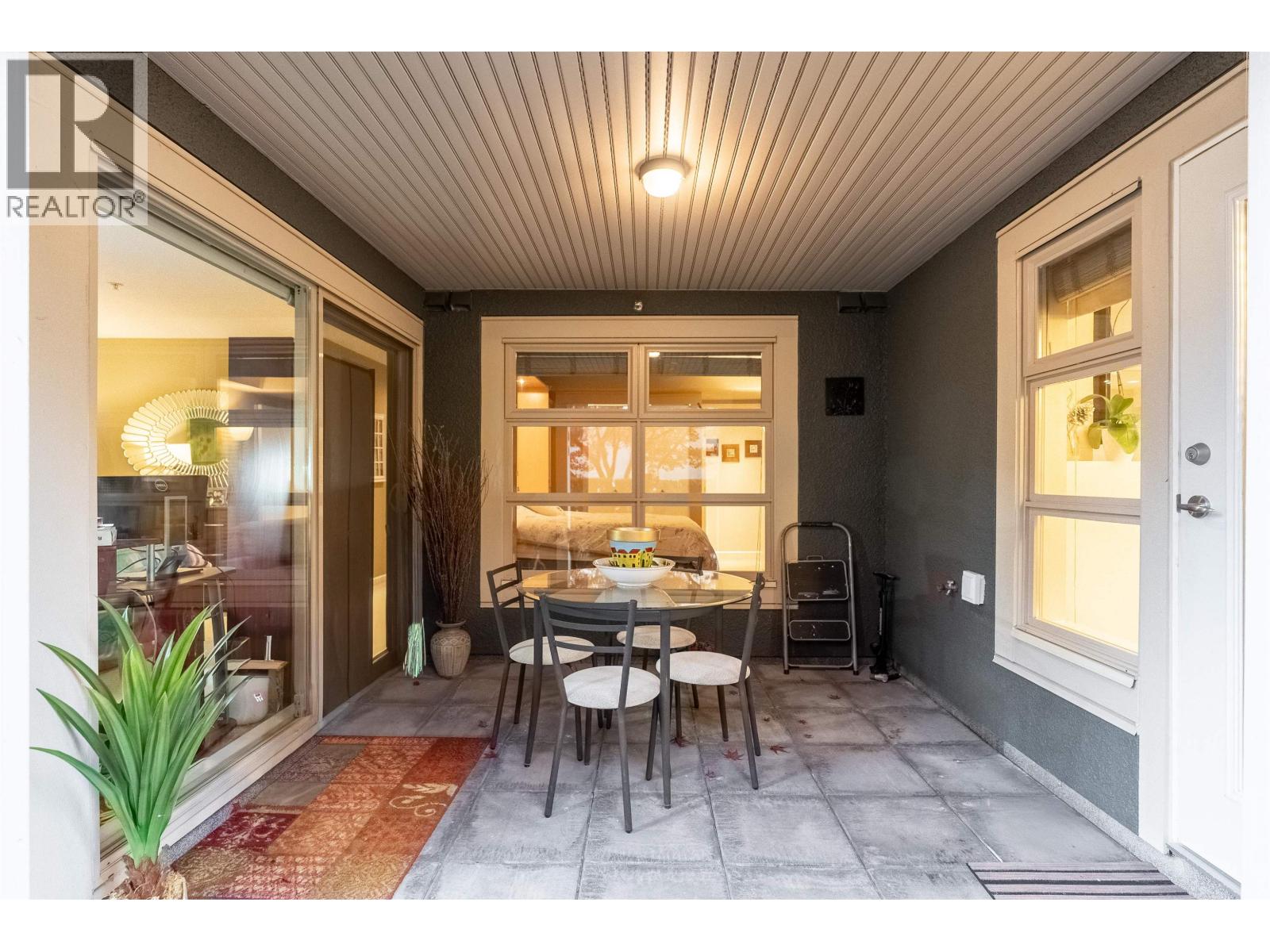 104 3750 EDGEMONT BOULEVARD, North Vancouver