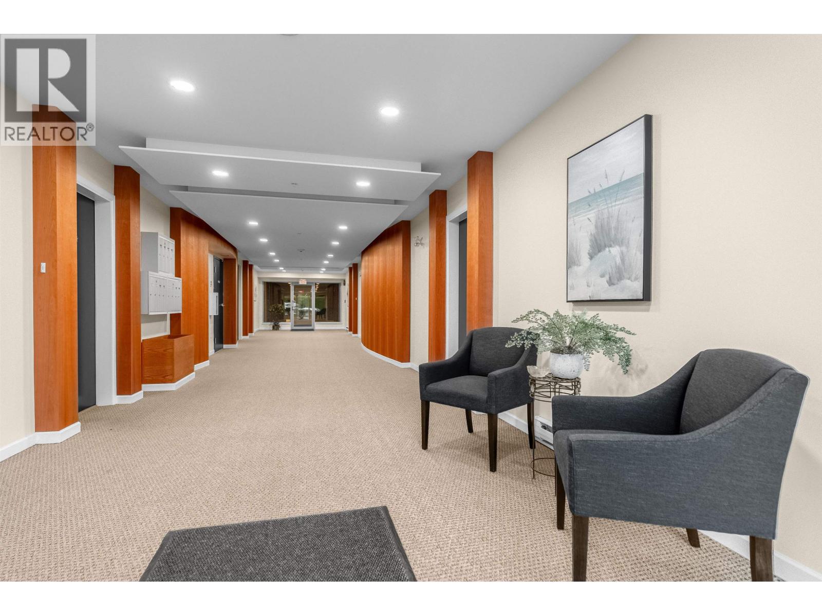 104 3750 EDGEMONT BOULEVARD, North Vancouver