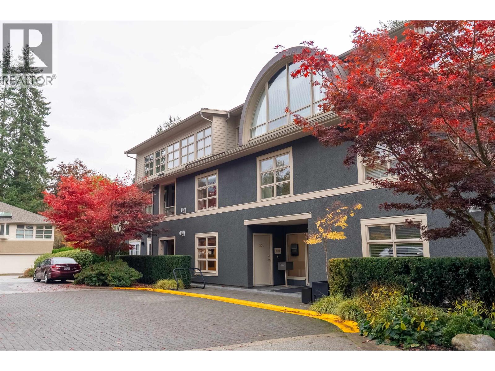 104 3750 EDGEMONT BOULEVARD, North Vancouver
