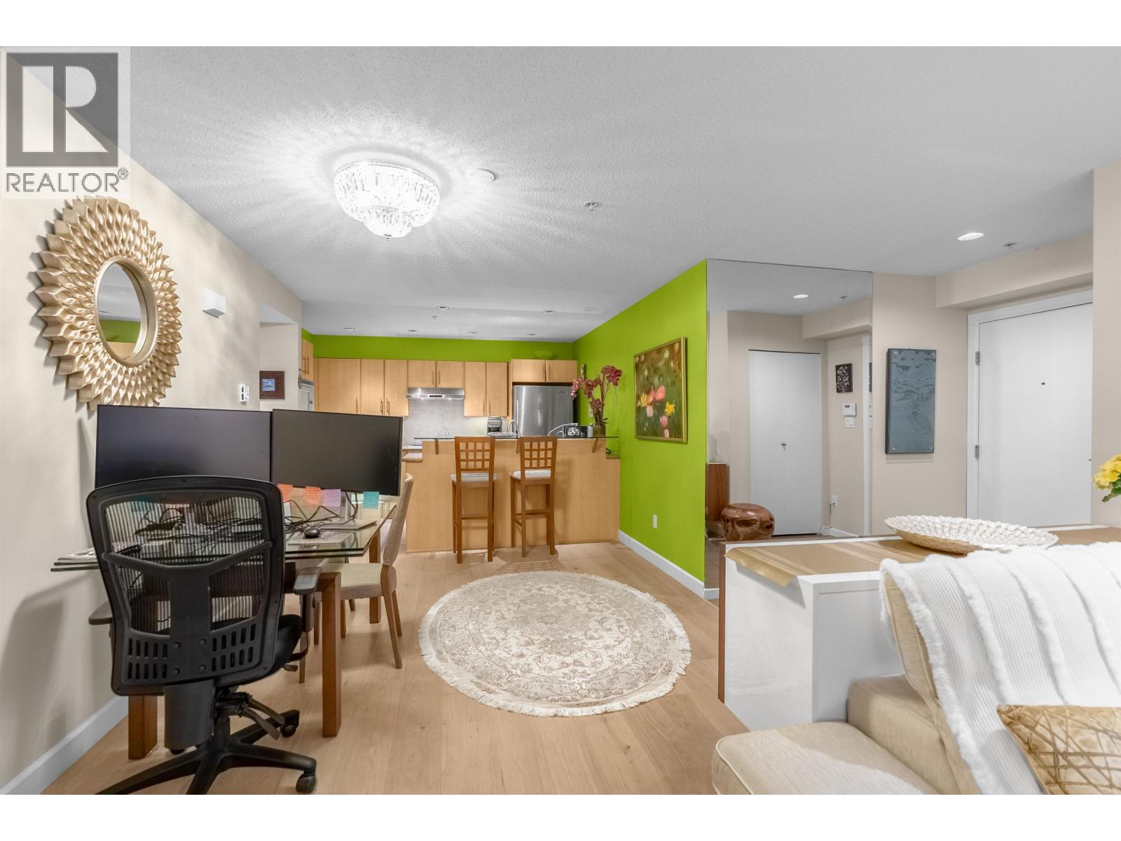 104 3750 EDGEMONT BOULEVARD, North Vancouver