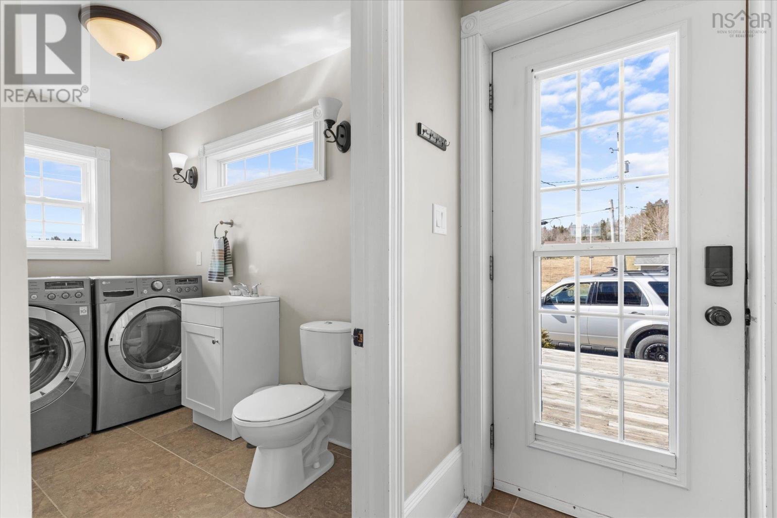 Property 16 of 49 of 2702 332 Highway