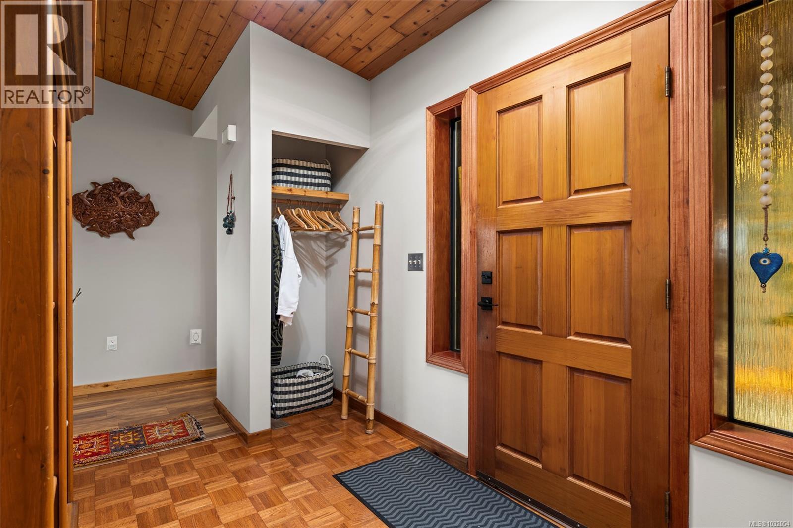 3141 SWALLOW CRES - 37