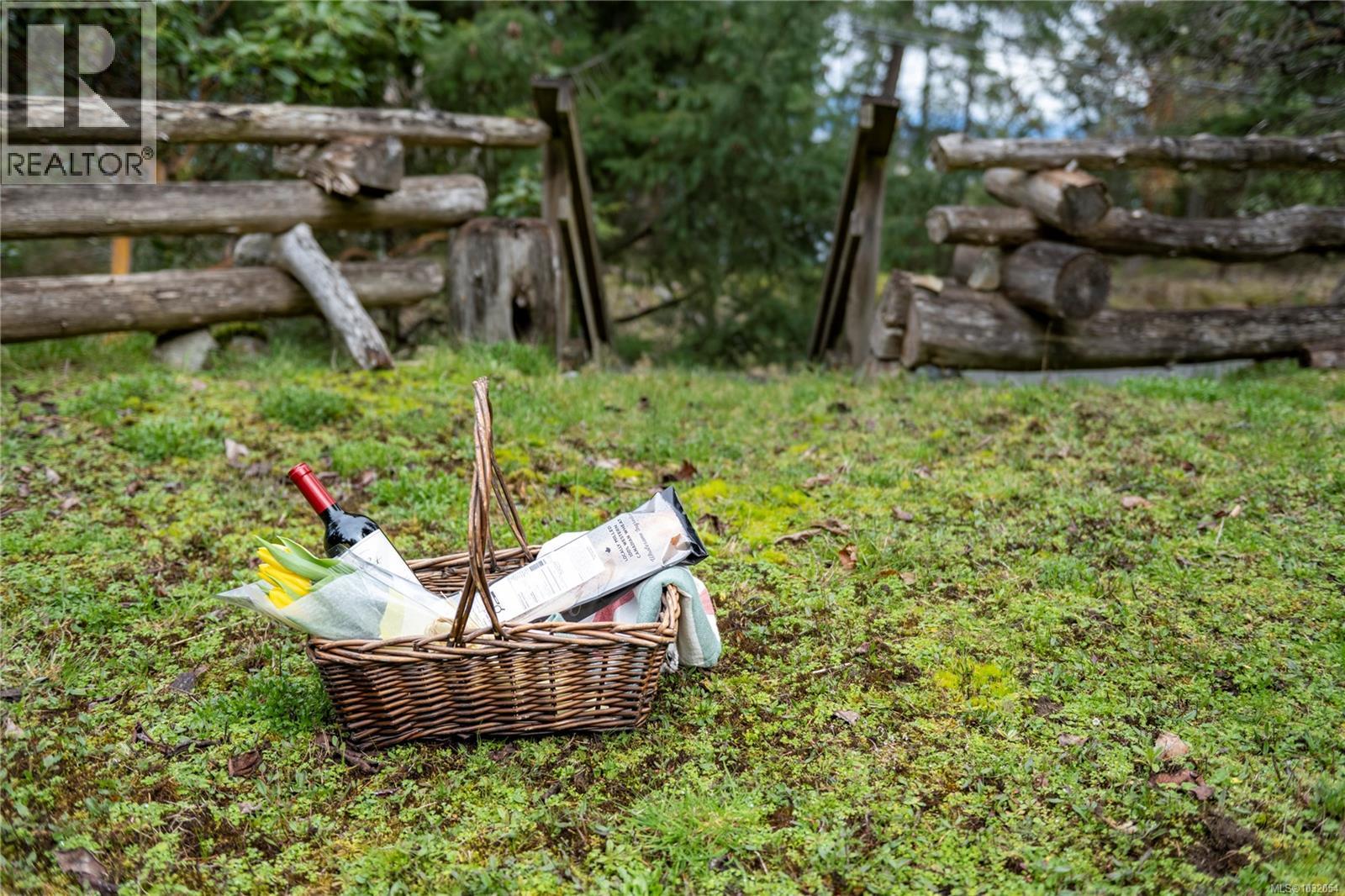 3141 SWALLOW CRES - 61