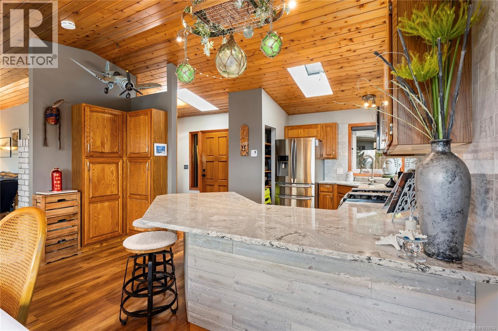 3141 SWALLOW CRES - 34