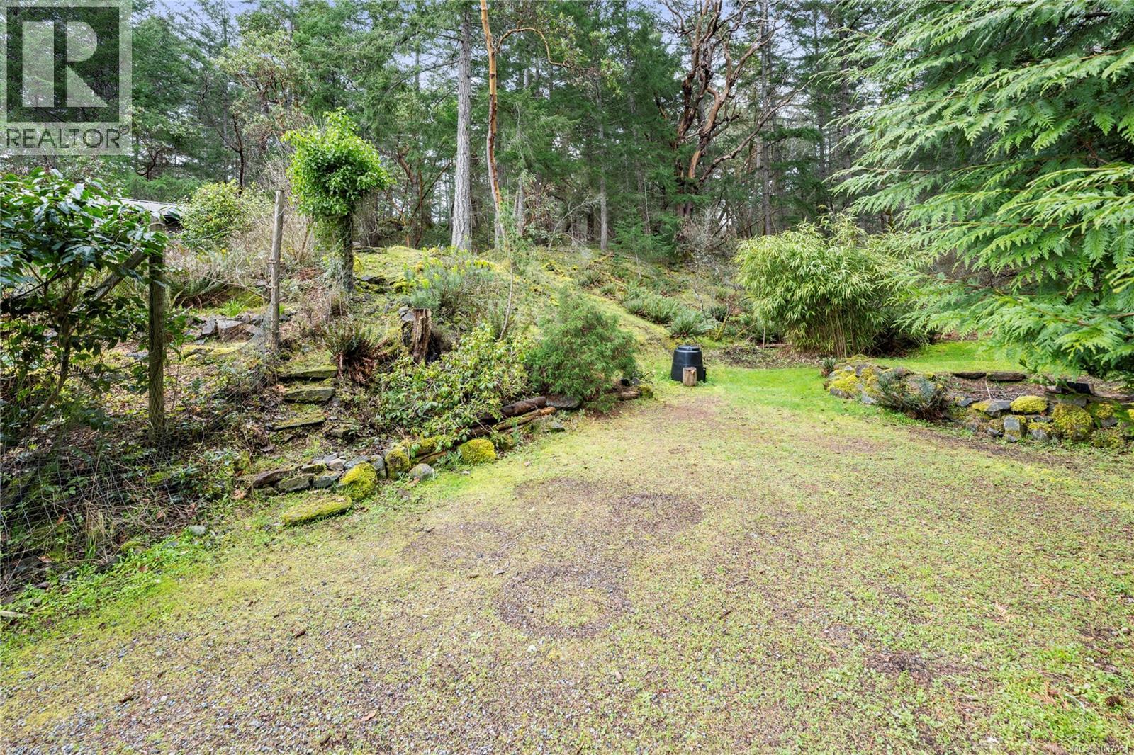 3141 SWALLOW CRES - 46