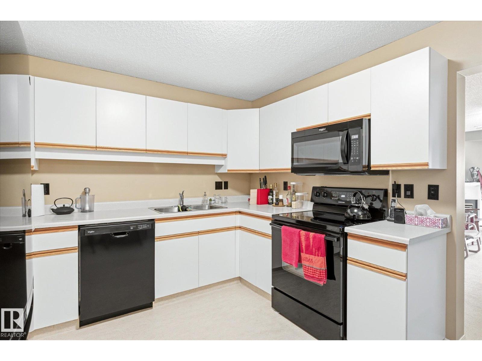 #105 8811 106A AV NW - 11