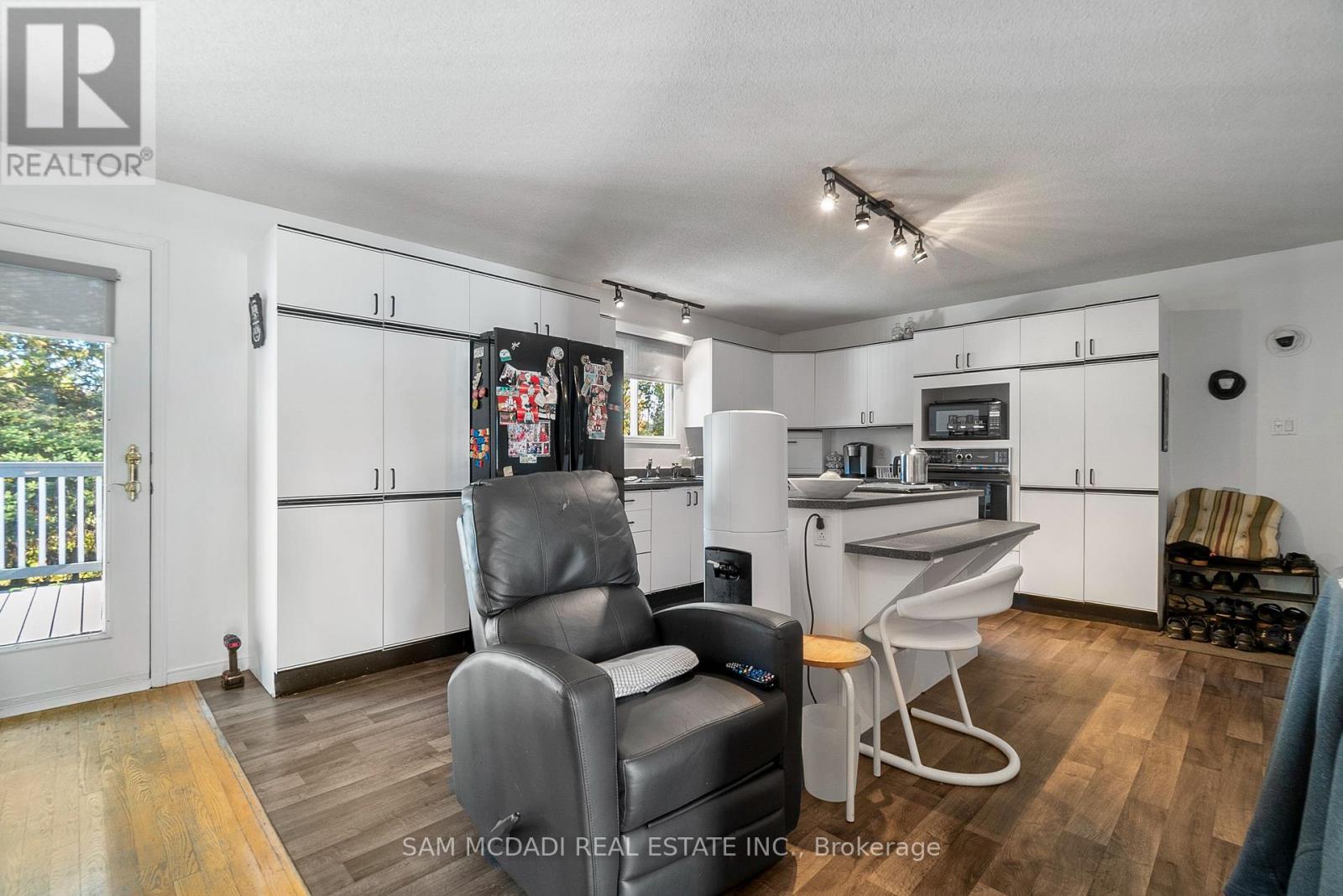 2705 LAURIER STREET - 12