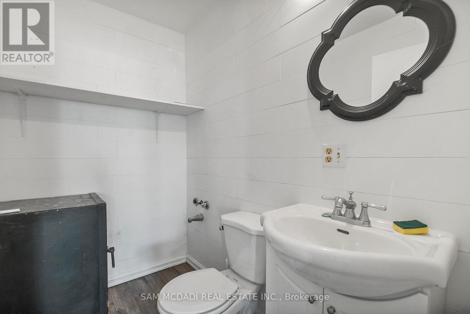 2705 LAURIER STREET - 20