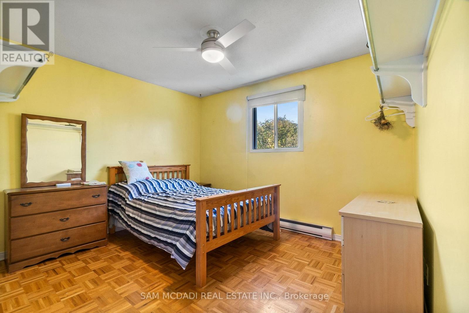 2705 LAURIER STREET - 27