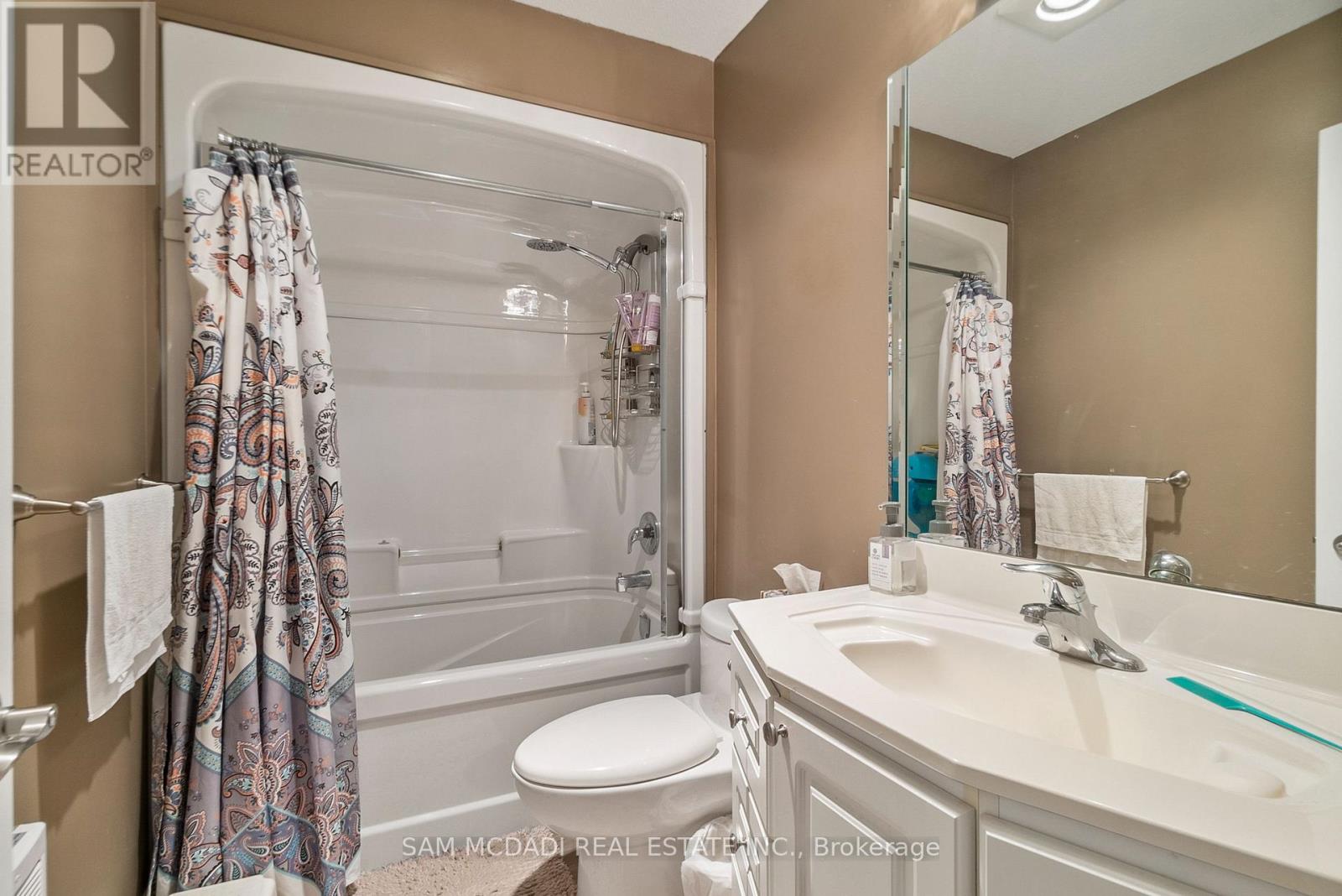 2705 LAURIER STREET - 29
