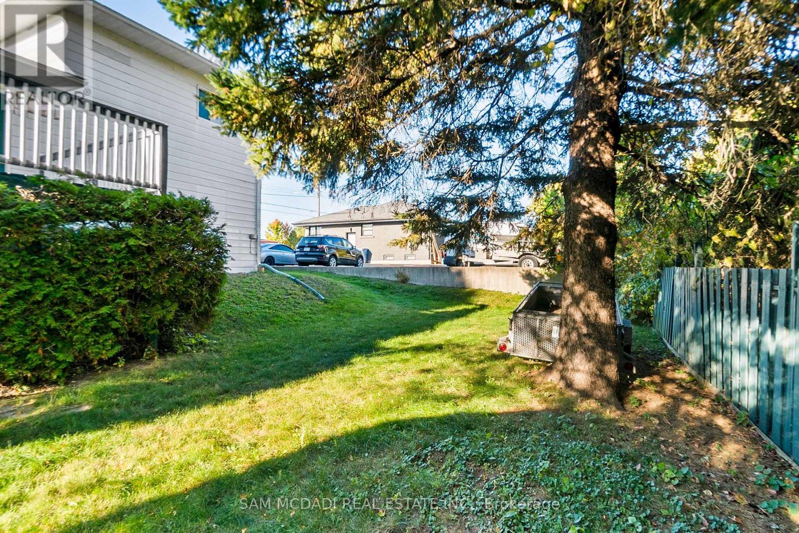 2705 LAURIER STREET - 39