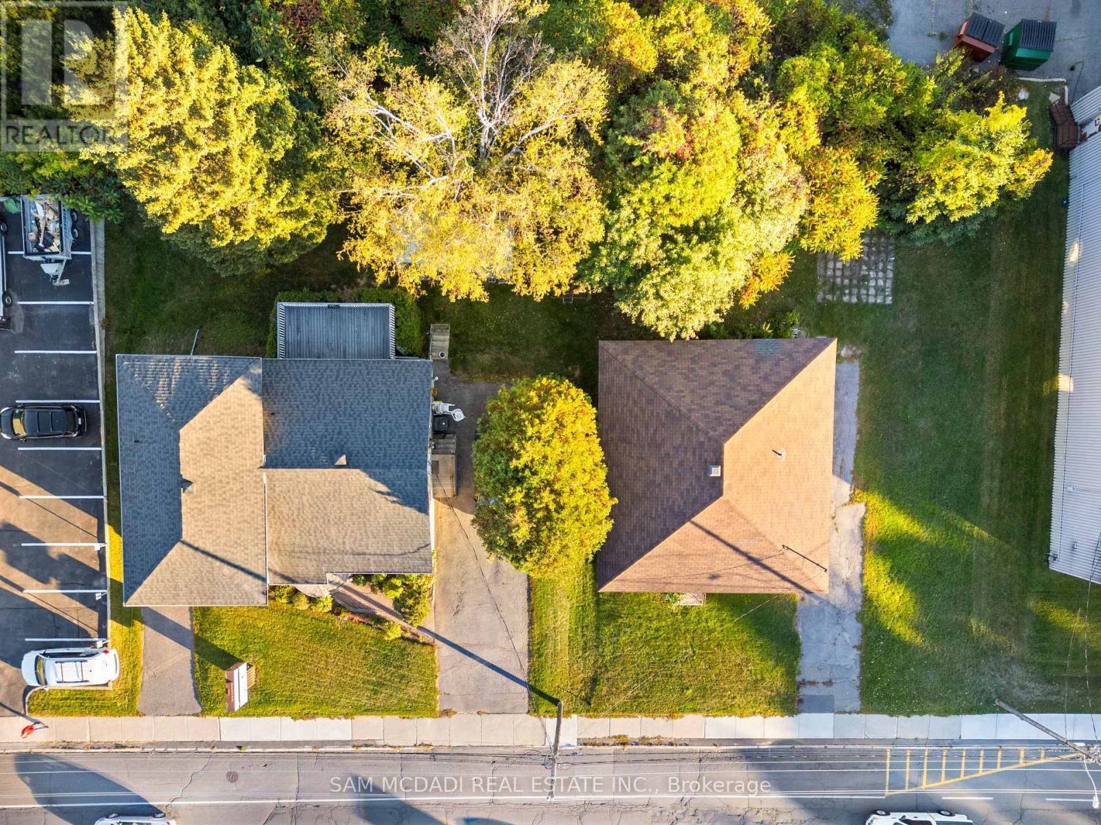 2705 LAURIER STREET - 40